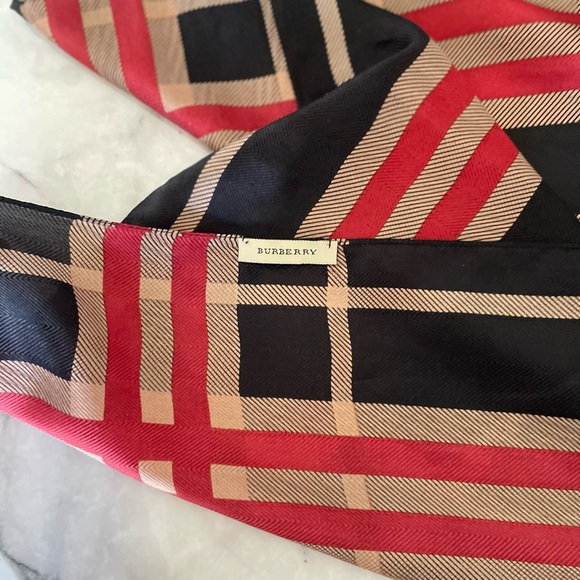 Burberry rectangle silk scarf - Picture 3 of 4